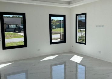 CASA EN VENTA / ALQUILER PERMANENTE  Rumenco Joven
